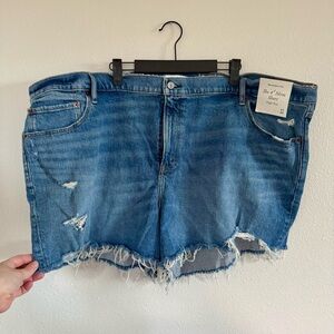 NWT Abercrombie & Fitch - The 4” Mom Jean Short High-Rise Distressed